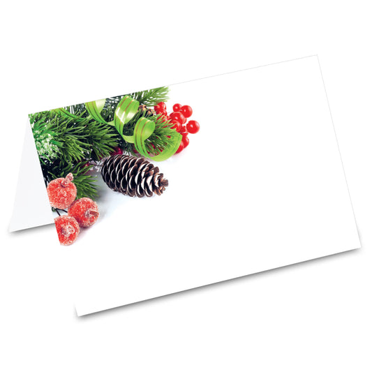 tischkarte "zapfen",winterilche zapfen mit tannengrün und gefrorenen beeren auf vorderseite