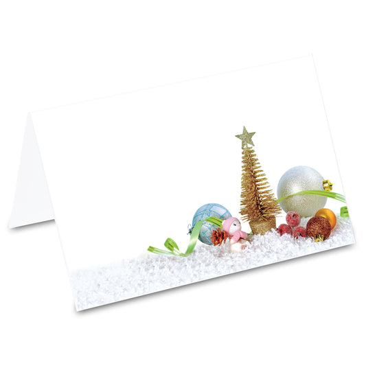 tischkarte "weihnachtsdekoration", weihnachtskugeln und weihnachtsdeko auf vorderseite