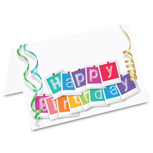 tischkarte "happy photo", luftschlangen und polaroids mit aufschrift "happy birthday" auf vorderseite