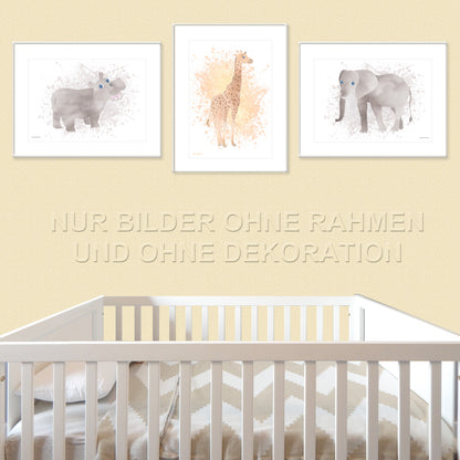posterset "afrika tiere" 3 verschiedene tiermotive auf weißem hintergrund (nilpferd, giraffe, elefant), in kinderzimmer auf gelber tapete