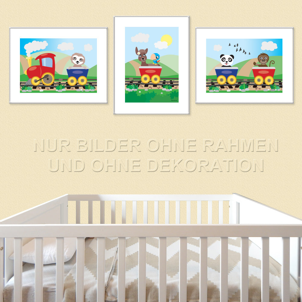posterset "abenteuerreise", 3 verschiedene motive (faultier, reh, panda und affe in eisenbahn), bunte optik, in kinderzimmer auf gelber tapete