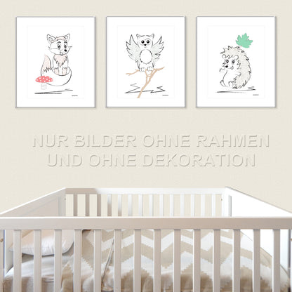 posterset "waldtiere", 3 verschiedene tiere auf weißem hintergrund (fuchs, eule und igel), in kinderzimmer auf beiger tapete