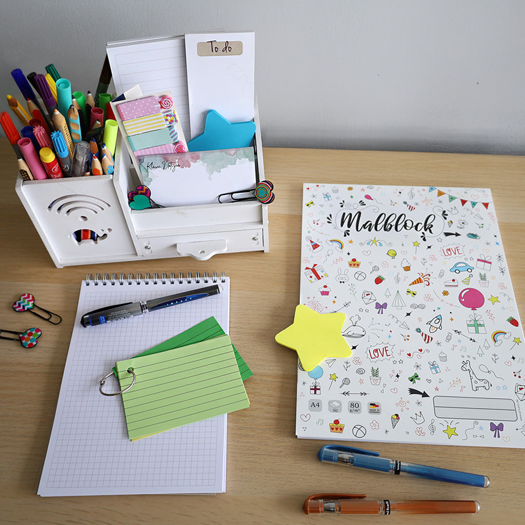schul- und studienalltag, produkte für den schreibtisch wie blöcke stifte etc